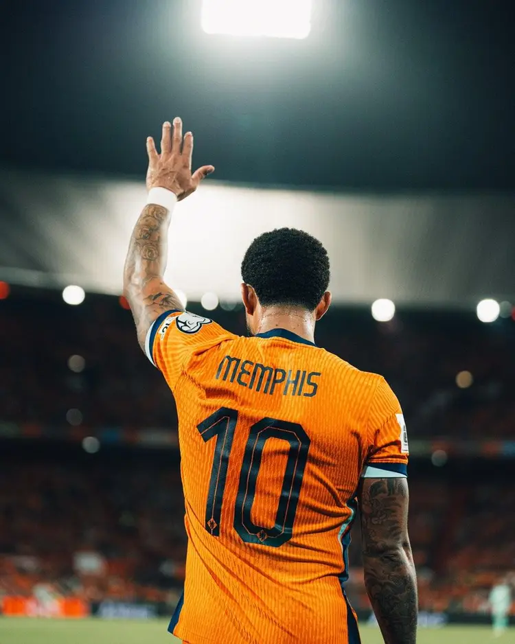 包含荷兰遭遇惨败，德佩传射贝拉尔迪巴尔的词条