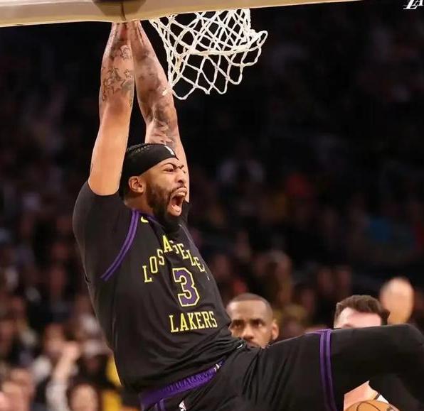 包含尼斯在比赛中表现强势，获得胜利的词条