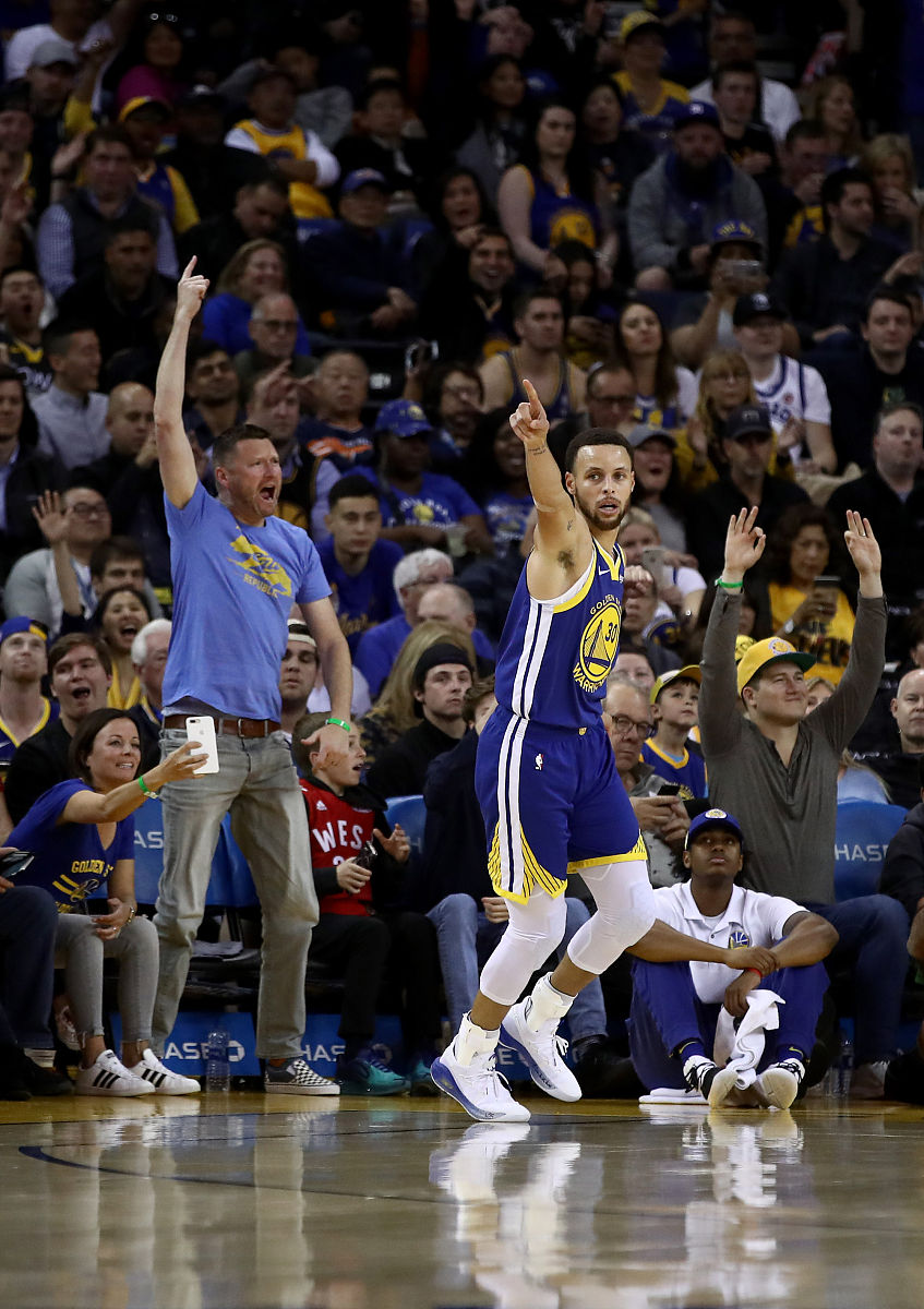 开云体育官网-凯尔特人碾压步行者,库里高光表现