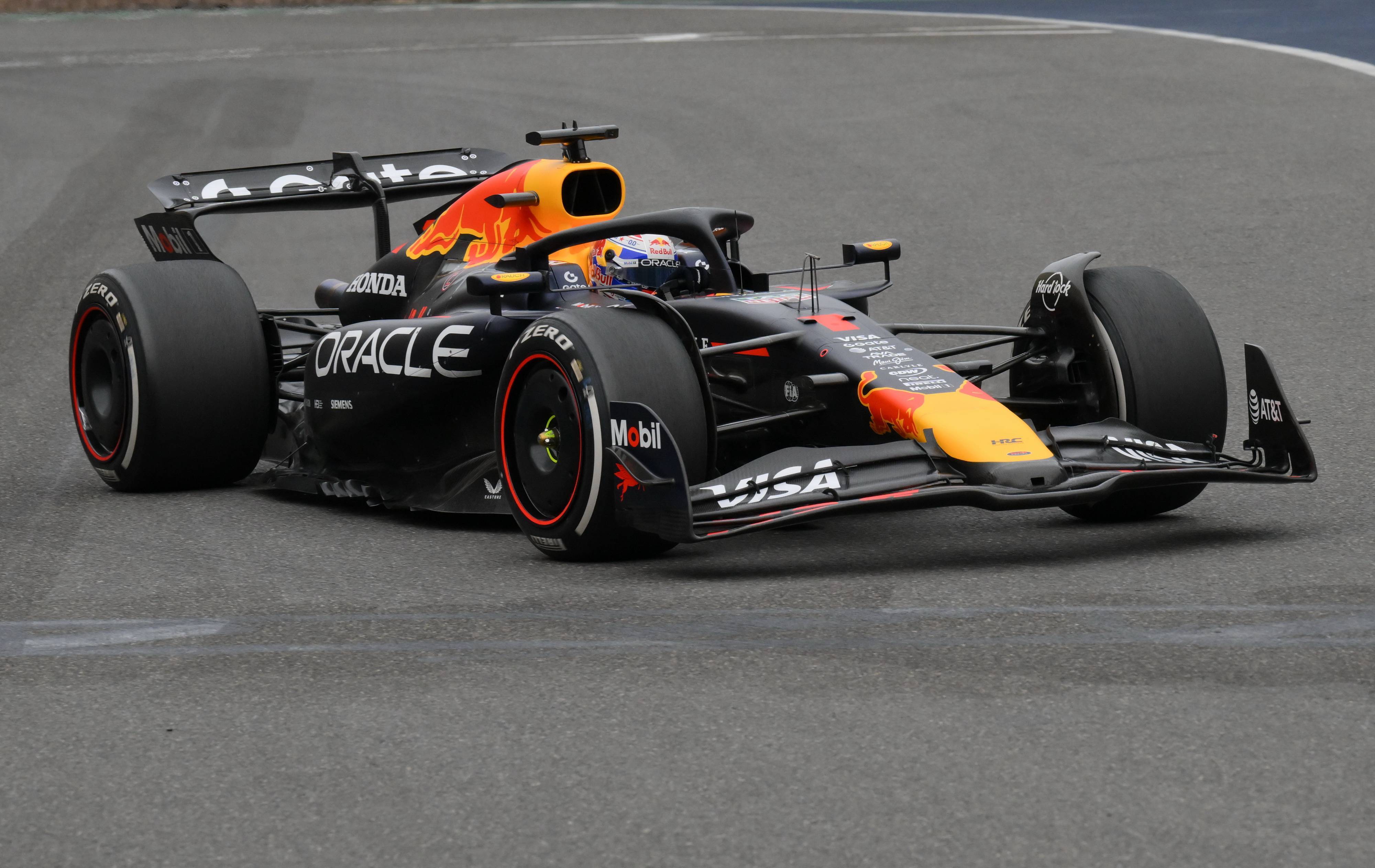 梅赛德斯翻盘迈凯伦,塞恩斯统治全场 梅赛德斯翻盘迈凯伦,塞恩斯统治全场